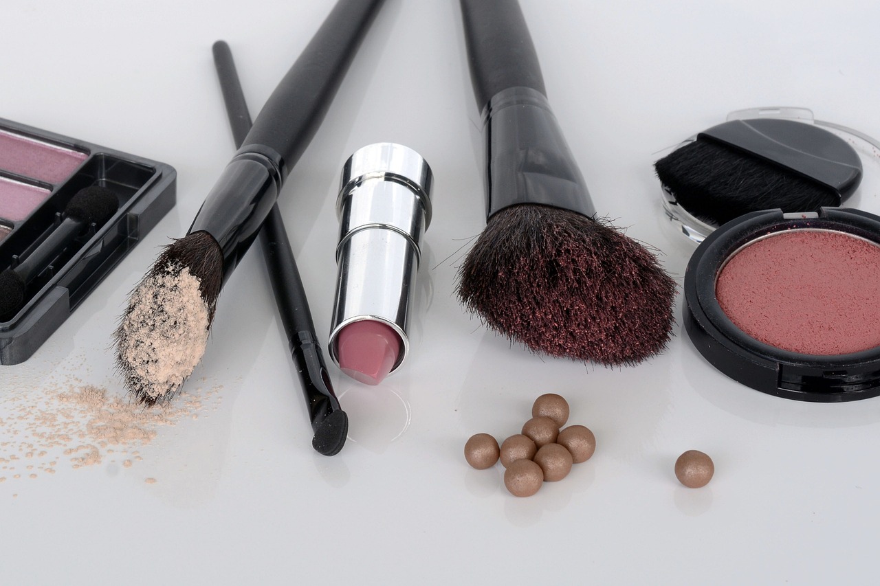 A variety of makeup and makeup brushes that are used